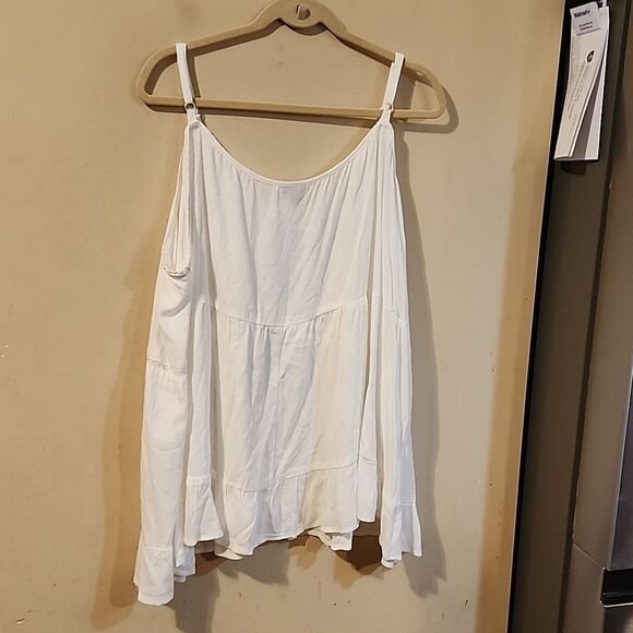 Beautiful Torrid top size 4 - Picture 5 of 6